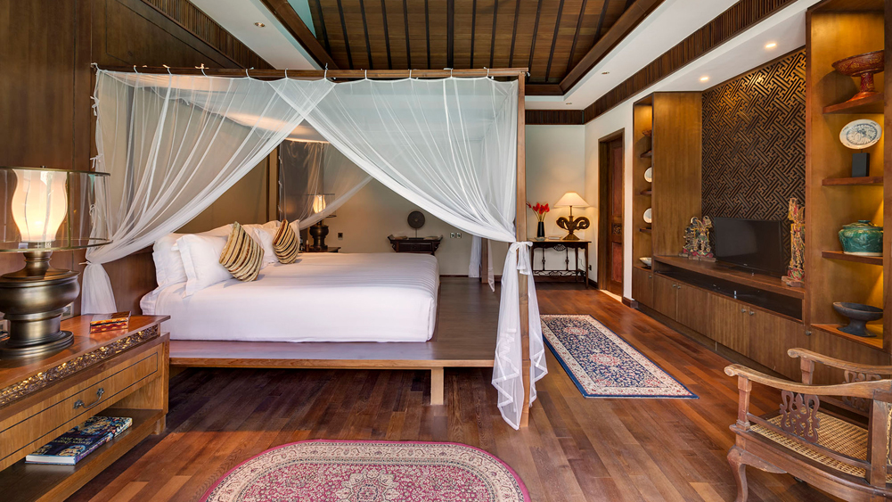 Des Indes II - Opulent master bedroom